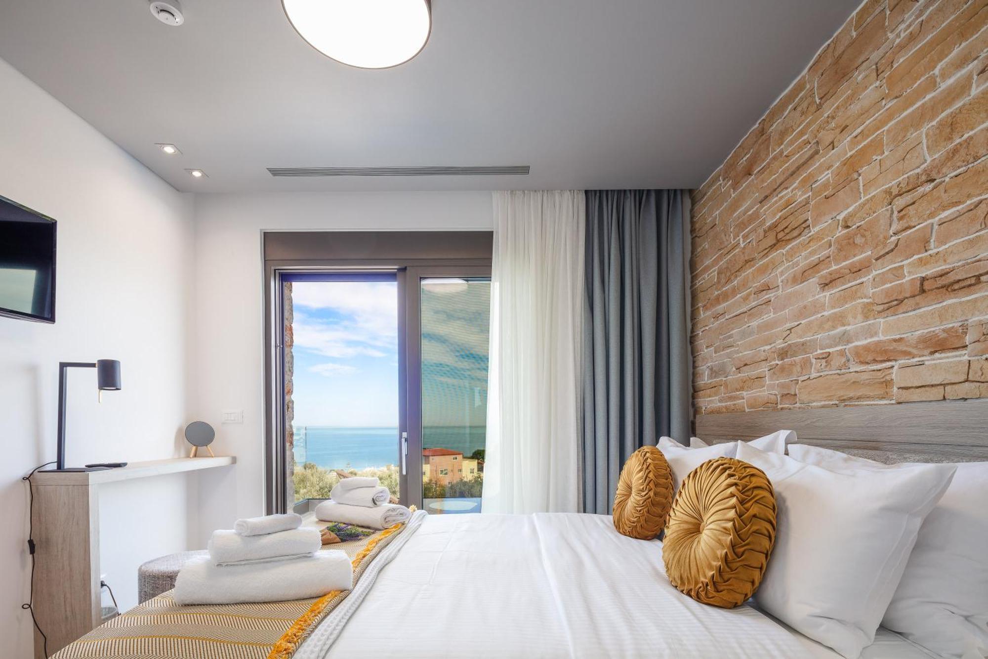 Oinolithos Luxury Villas Kalamaki  Exterior photo
