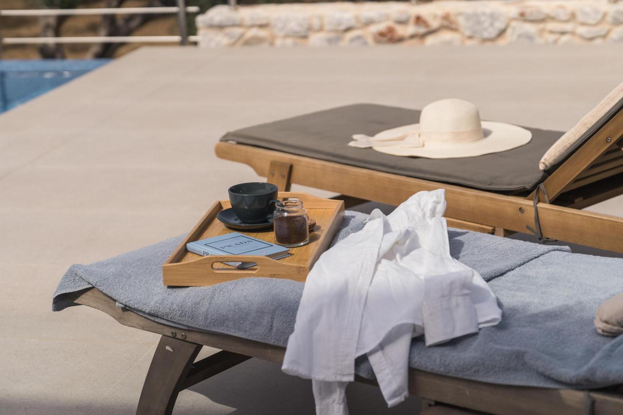 Oinolithos Luxury Villas Kalamaki  Exterior photo